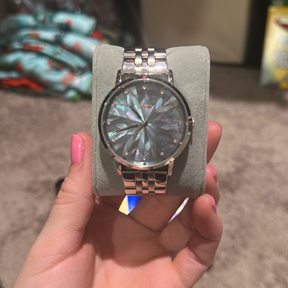 Fossil watch. Haven’t worn in years-will need a new battery.